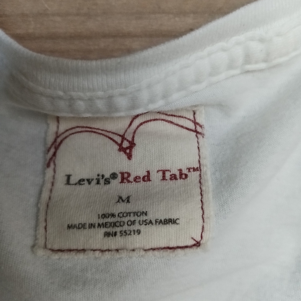 Levi's Vneck Tee - Picture 2 of 3